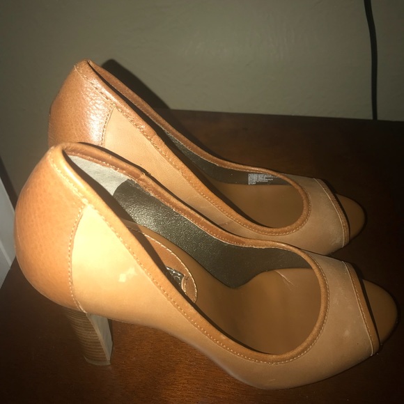 Banana republic heels - Picture 6 of 6